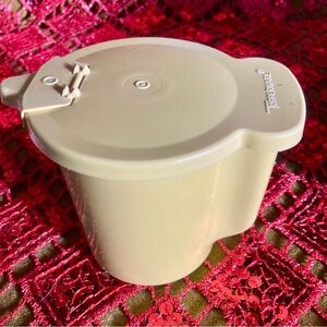 Tupperware Yellow creamer
